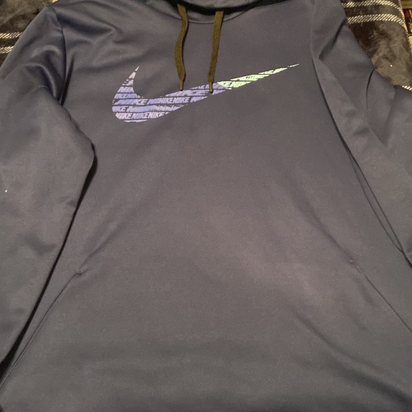 Nike - Picture 2 of 4